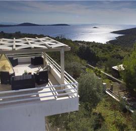 3 Bedroom Villa with Pool, Terrace and Sea Views near Vinisce, Sleeps 7